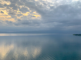 Obraz na płótnie Canvas Sky reflection on the perfect surface of the lake