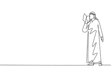 Single continuous line drawing Arabian guy standing and reads book that holds in one hand. Young man love to read. Male students with open books in hands. One line draw design vector illustration
