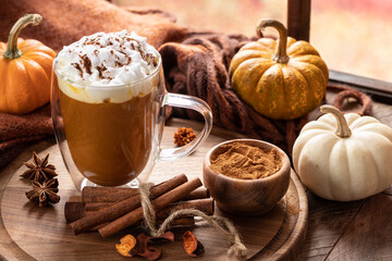 Pumpkin spice latte with autumn background - obrazy, fototapety, plakaty