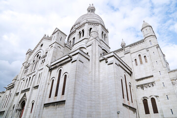 Fototapeta premium Sacre Coeur Cathedral on Montmartre Hill in Paris, France