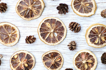 ドライレモンスライスと杉セコイアの実　背景画像