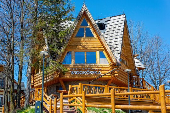 Restauracja w Zakopanym na Gubał&oacute;wce. Polska, Zakopane 11.05.2021