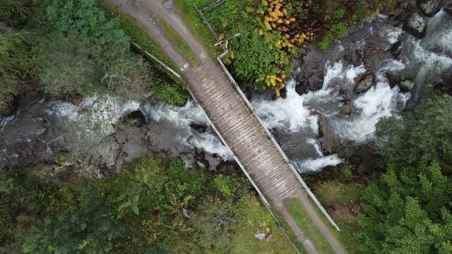 fiume ponte montagna 