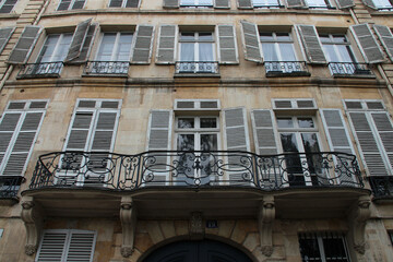 ancient flat building (baroque mansion ?) in paris (france) 