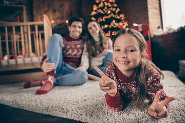 Full body photo of happy family good mood make v-sign small girl lie carpet good mood enjoy indoors xmas inside house