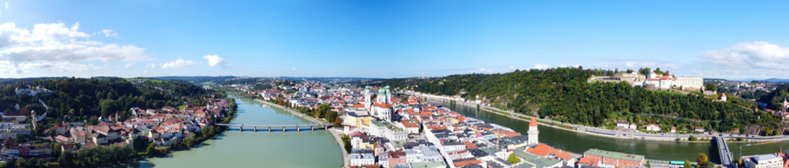 Naklejka na ściany i meble Passau, Deutschland: Panorama der Altstadt
