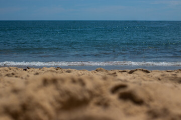 Fototapeta na wymiar mar visto da areia