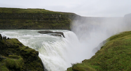 Fototapeta na wymiar Giant water fall in Iceland