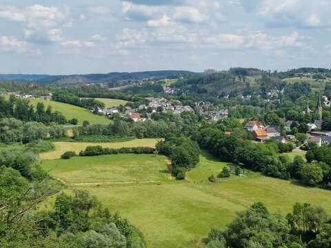Scenic view of the Moehne valley near Allagen , North Rhine-Westphalia, Germany © Guenter