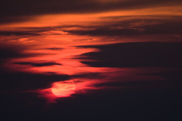 Sonnenuntergang an der Mittelmeerküste in Kroatien