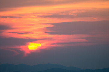 Sonnenuntergang an der Mittelmeerküste in Kroatien