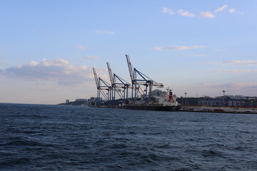 Fototapeta na wymiar cranes in port 