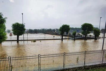 images of rivers in flood, floods and catastrophes linked to autumn rains