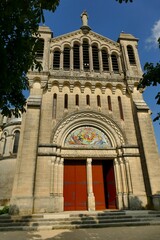 Fototapeta na wymiar Façade de l’église du sanctuaire Notre-Dame de Peyragude à Penne-d’Agenais