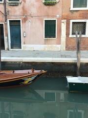 Fototapeta na wymiar boat on the canal