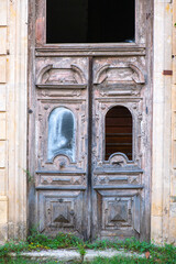wooden door to an abandoned house in Georgia