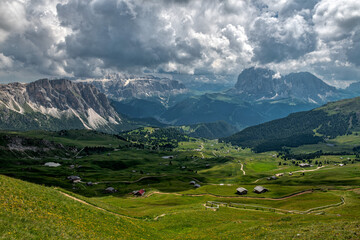 Fototapeta na wymiar Panorama da Seceda verso Val Gardena (Dolomiti-Italy)