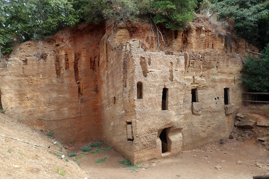 etruskischer Steinbruch in Populonia, Italien - Extruscan quarry at Populonia