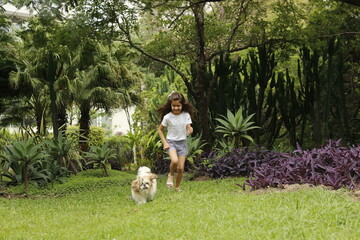 CRIANÇA COM CACHORRO