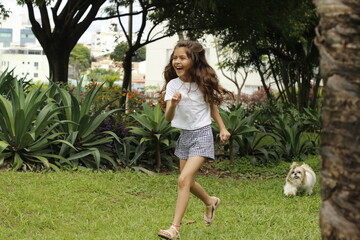 CRIANÇA COM CACHORRO