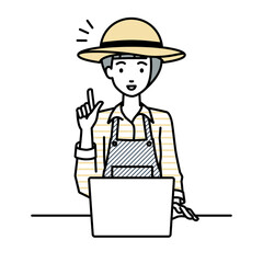 デスクで座ってPCを開いて何かひらめいた農家の女性