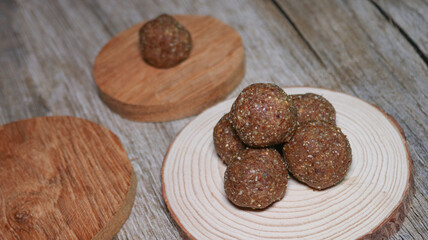 These nutritious balls are easy to make & healthy to eat. These nutritious balls are the best option for sweet cravings.