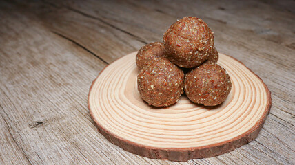 These nutritious balls are easy to make & healthy to eat. These nutritious balls are the best option for sweet cravings.