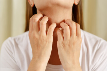 Woman suffers from itchy, irritated skin due to COVID-19