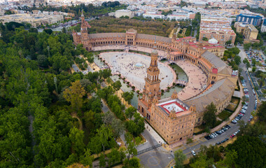 Fototapeta na wymiar Aerial view of Plaza d'Espana with park and a bridge on ver the canal in Sevilla