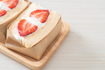 pancake sandwich strawberry fresh cream