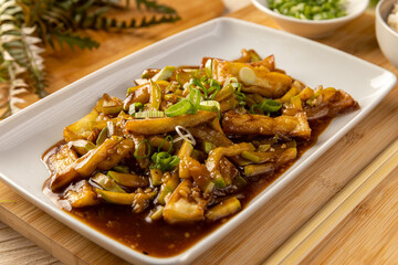 Bamboo shoots and zucchini in spicy sauce
