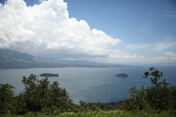 Fototapeta na wymiar summer scenery of lake lanao in mindanao island