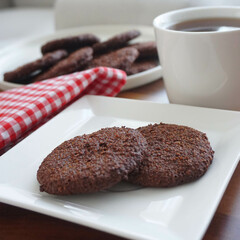 chocolate cookies with tea