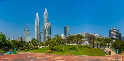 Crédence de cuisine en verre imprimé Kuala Lumpur Petronas Twin Towers at Day