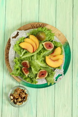 Salad with fig and goat cheese