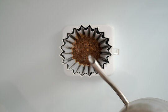 Coffee brewing, Making pour over coffee