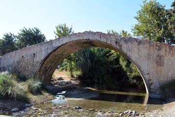 Fototapeta na wymiar old stone bridge at Preveli Crete