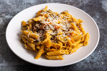 Pasta with pumpkin and mushrooms, a complete vegetarian dish. Ideal for an autumn lunch