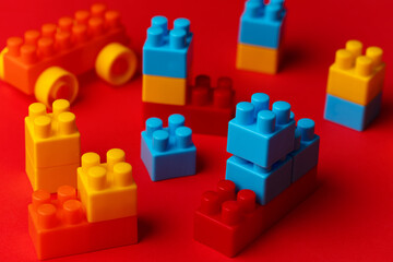 Naklejka premium colorful toy blocks, on red background. 