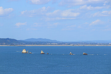 Obraz premium 嵯峨渓遊歩道から見た奥松島の嵯峨渓「かえる島」などの風景。宮城県東松島市宮戸。