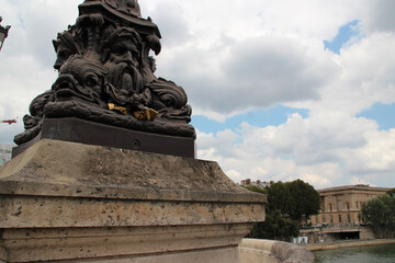 Obraz premium lamppost and padlocks at the pont neuf in paris (france) 