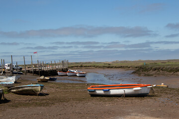 Fototapeta premium Boats stranded during low tide, norfolk coast, morston quay, boat trip, Blakeney, National Nature Reserve, Blakeney quay, National, Nature, Reserve