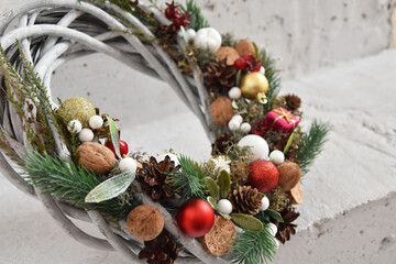 Boże Narodzenie, kartka świąteczna, wianek i świąteczne dekoracje. Christmas decorations.
