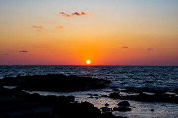 真っ赤に染まる夕日