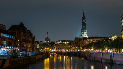 Fototapeta premium city at night - Hamburg warehouse district