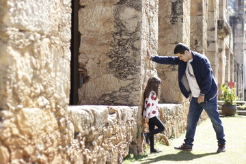 Pai e filha na serra do caraça em Minas Gerais