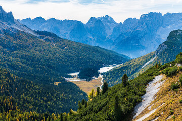 Fototapeta na wymiar Autumn panorama on Monte Piana. View from the trenches to the three peaks of Lavaredo. Dolomites.
