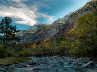 Fototapeta na wymiar Cinca river, Pineta Valley. Pyrenees, Spain 