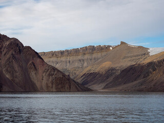 Fototapeta na wymiar photo of mountain, glacier, sea ice, ocean and icebergs in the canadian arctic