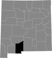 Obraz premium Black highlighted location map of the Doña Ana County inside gray map of the Federal State of New Mexico, USA